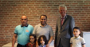 Burgemeester verwelkomt nieuwe Nederlanders op Naturalisatieceremonie