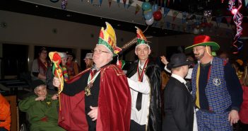 Carnaval uitbundig gevierd door De Zijlen bij Sportcentrum Leek