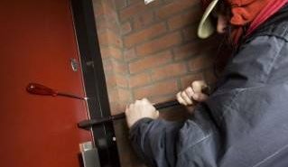 Woninginbraak aan de Midwolderweg in Leek, wie heeft iets gezien?