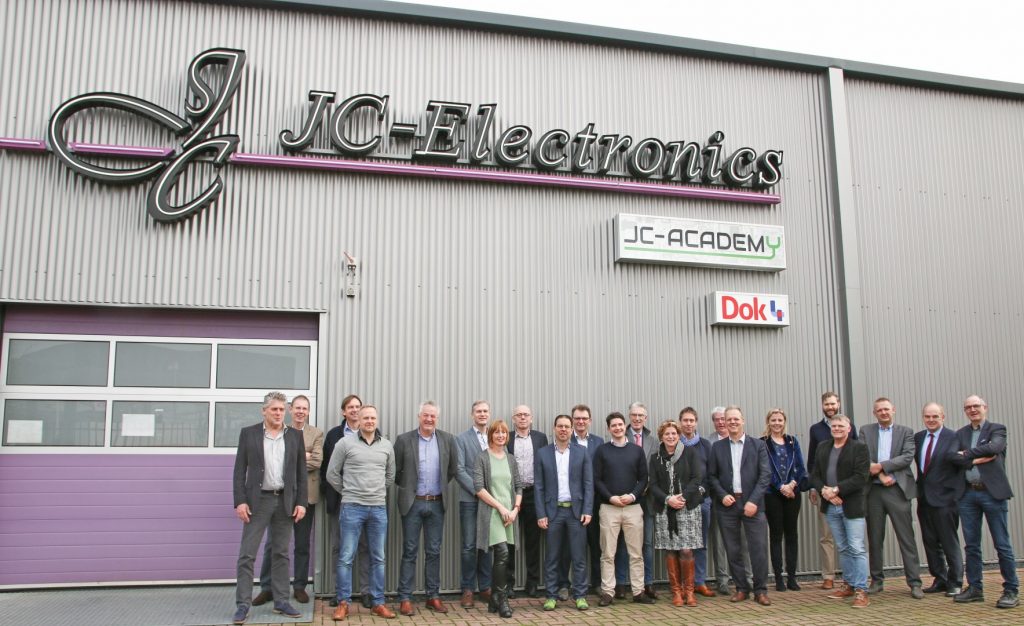JCElectronics opent eigen bedrijfsschool InfoLeek