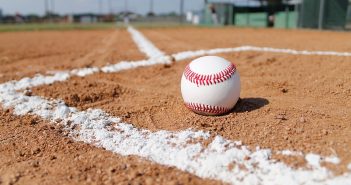 Spannende strijd tussen honkballers Knights en WHSC uit Winschoten