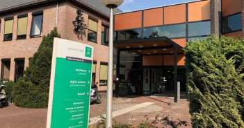 Bekendmaking verkiezingsuitslag op individueel niveau in gemeentehuis Leek