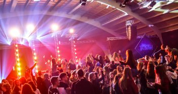 DWARS! INDOOR FESTIVAL viert 2-jarig bestaan met dikke show, dj’s en artiesten (Foto’s)