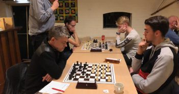 Schakers Leek 1 verslikt zich in Van der Linde
