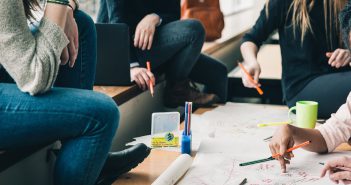 Prijsuitreiking Dag van de Leerplicht ‘Ver weg wonen en toch op tijd komen’