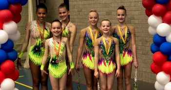 Drie teams Adonis Sportacrobatiek Leek districtskampioen