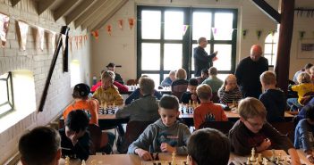 Arjan de Vries wint Grand Prix jeugdschaaktoernooi Leek