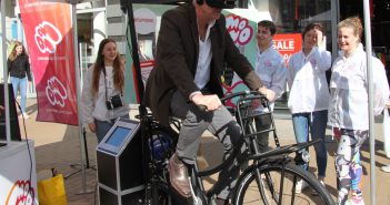 Groningen rijdt MONO, appen en fietsen gaat niet samen