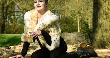 Speelgroep Leek brengt openluchtspel met een slimme kat