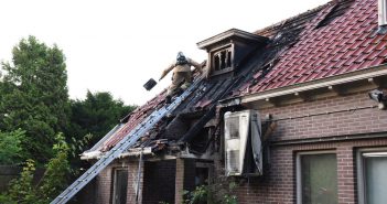 Felle brand in leegstaand kantoorpand in centrum Leek