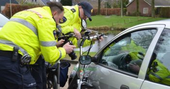 Mobiel vasthouden tijdens het fietsen vanaf vandaag verboden