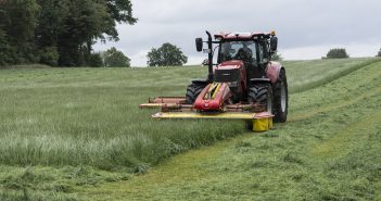 Opdracht bermen maaien en sloten schonen gegund aan twee lokaal bekende aannemers