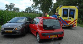 Auto’s botsen op de Noorderweg in Tolbert
