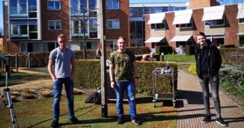 DJ Duo Noord en Merijn Krijgsheld vermaken ouderen met muziekshow
