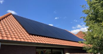 Elton schenkt zonnepanelen aan Museum Kinderwereld