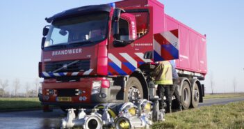 Brandweer Groningen oefent met het nieuwe groot water transport