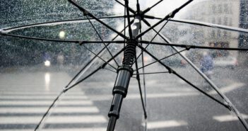 Verwachting lange termijn: veel buien en voorlopig geen warmte