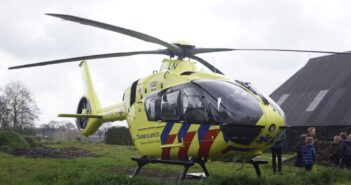 Traumaheli trekt veel bekijks in Zevenhuizen
