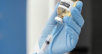 Oproep aan alle 65-plussers: maak nu een vaccinatie-afspraak