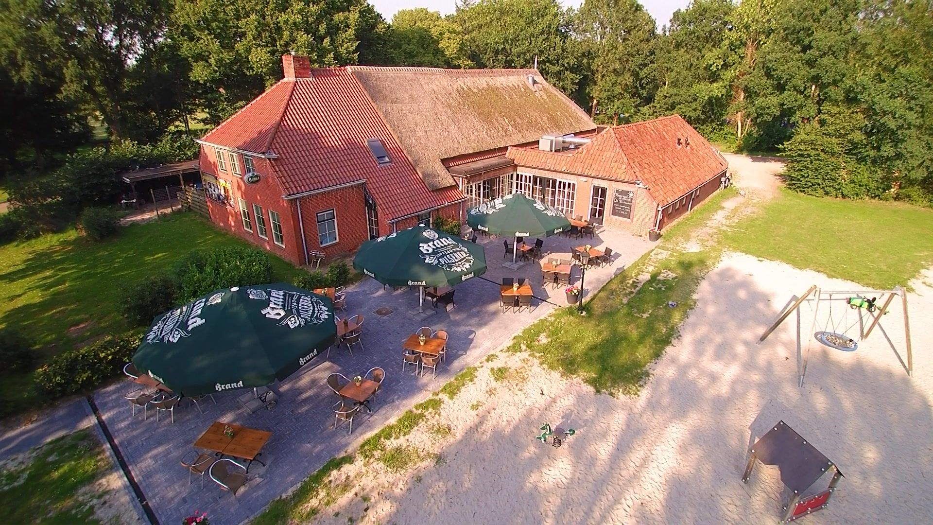 Vastgoedondernemer Wim de Vries uit Tolbert koopt Landgoedcamping Nienoord in Leek