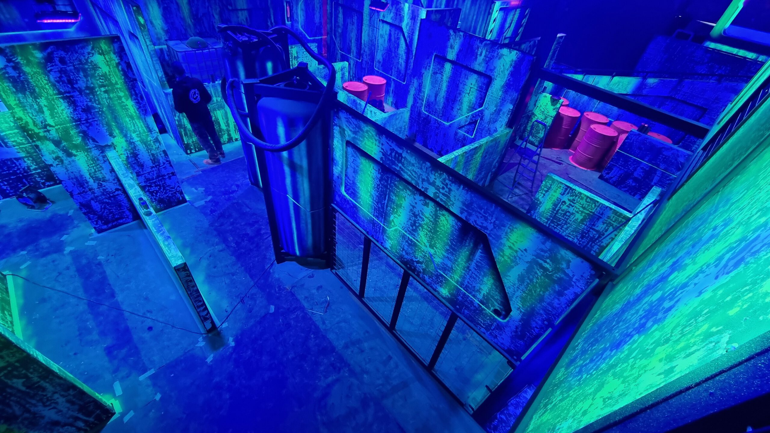 Nederland gaat open, Tolbert gelijk geliefd met splinternieuwe Lasergame in 'sciencefiction-wereld' 