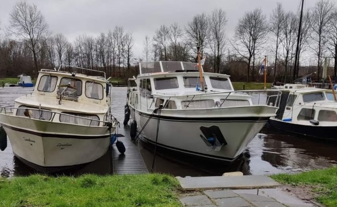 creatief atleet Gewoon Waarschuwing voor booteigenaren die een boot in haven Leek hebben liggen;  controleer lijnen en fenders | InfoLeek