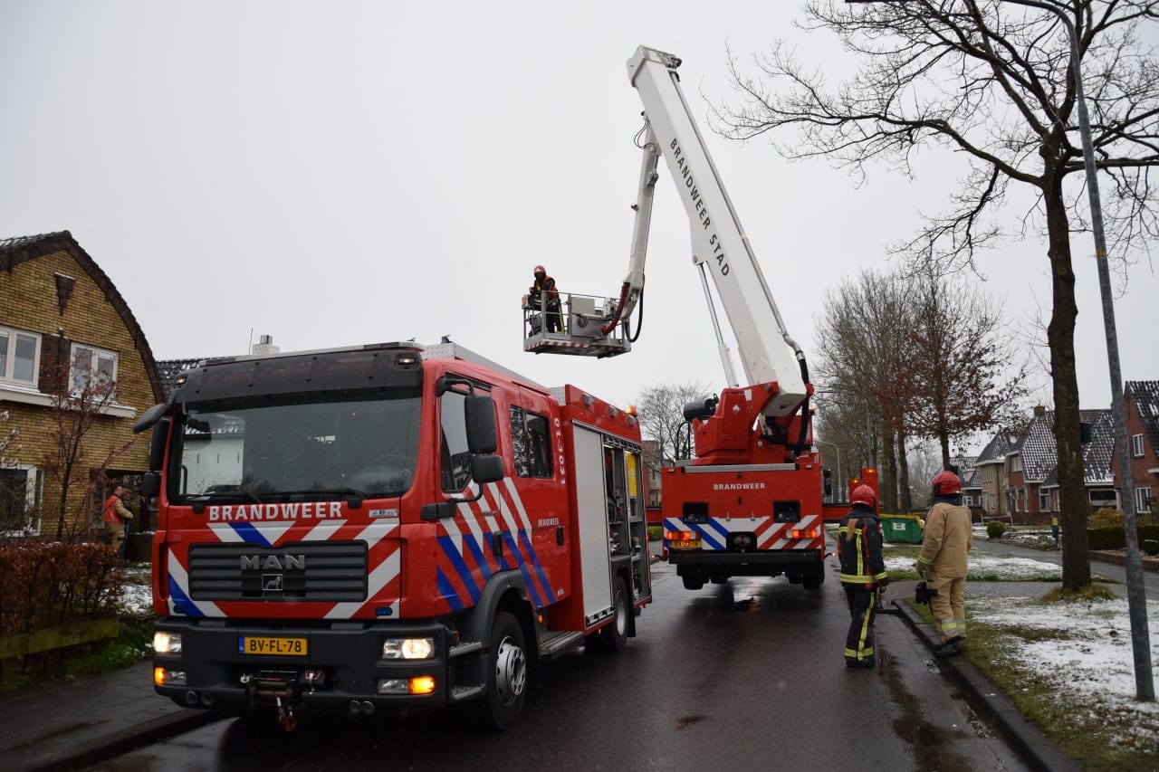Brandweer Leek en Groningen ingezet voor schoorsteenbrand in Nietap