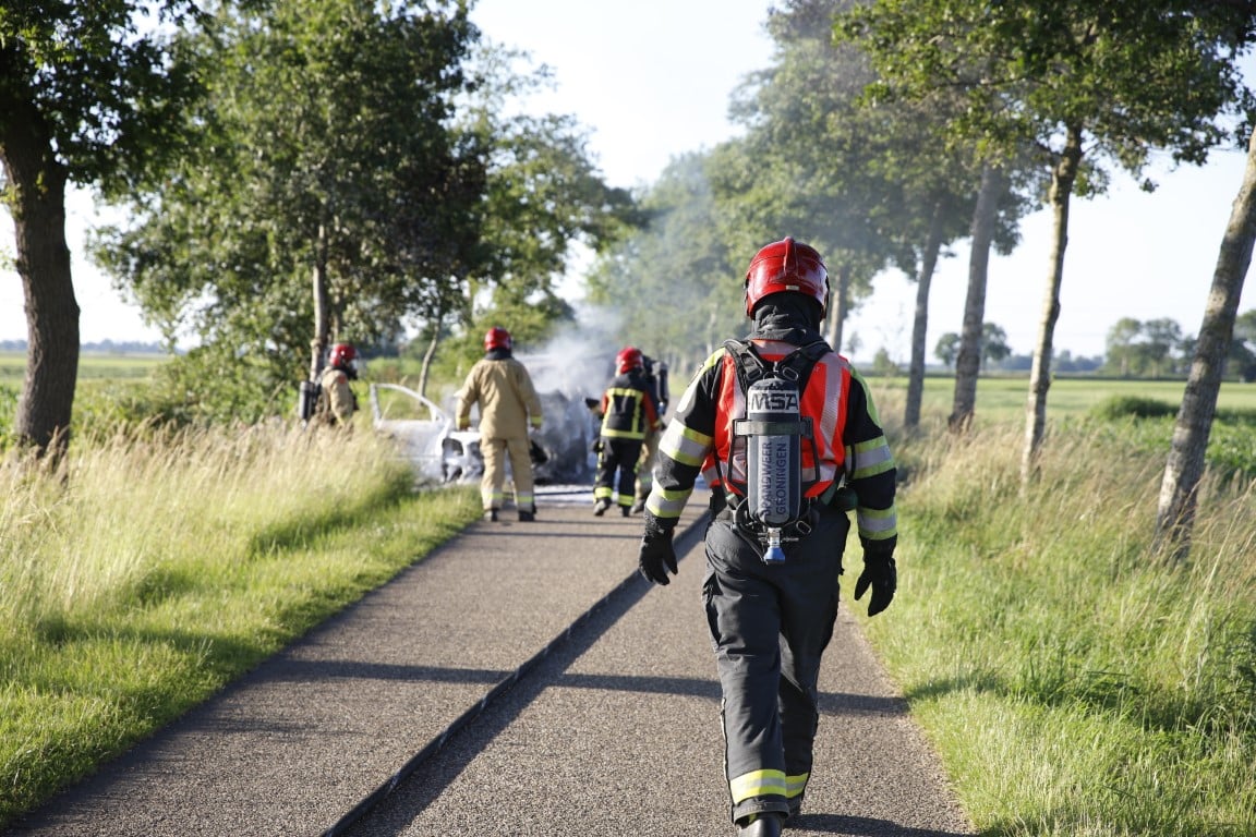 Auto uitgebrand op Traansterweg in Midwolde
