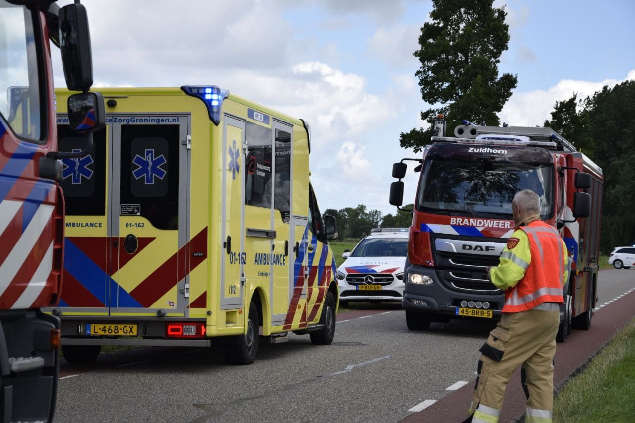 Automobilist belandt met voertuig in sloot langs de Pasop in Midwolde