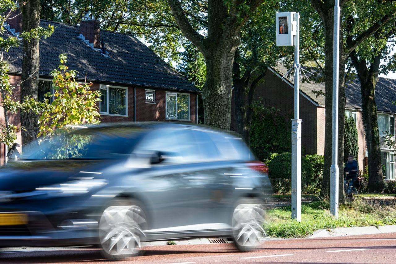Dit zijn de resultaten van de flitspalen in Leek, Zevenhuizen en het aantal boetes voor telefoneren 