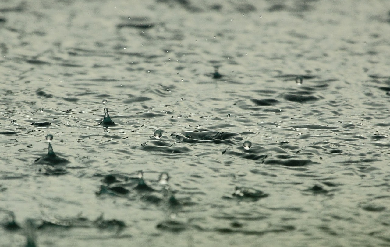 Van hittegolf naar regenbuien: wisselvallige week op komst