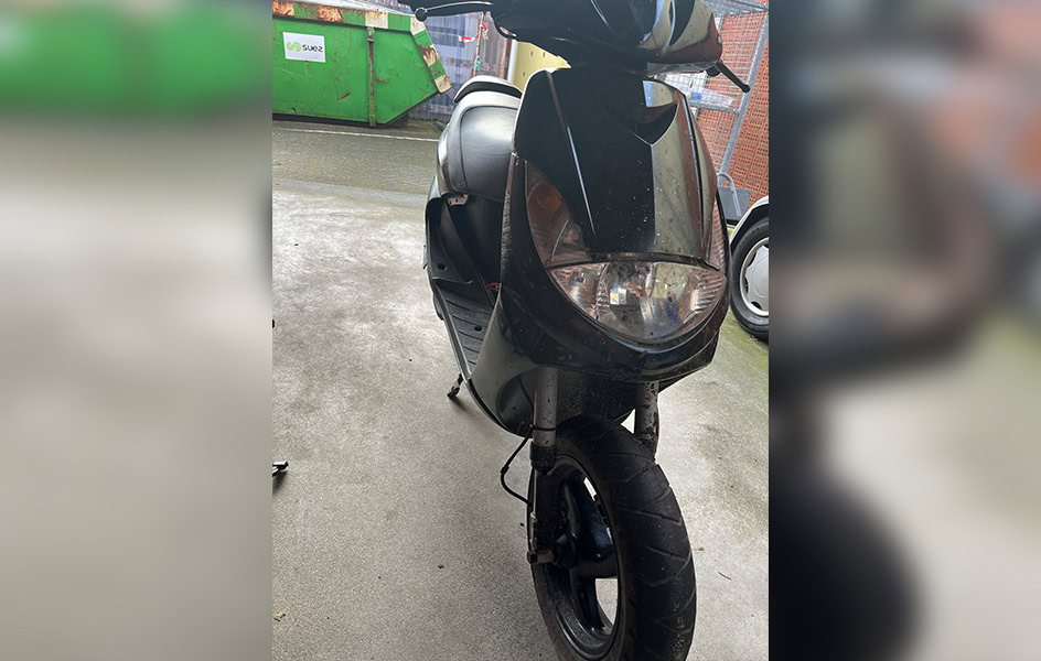 Brommer van overlast gevende 16jarige jongen in beslag genomen; "Meerdere boetes na rijden
