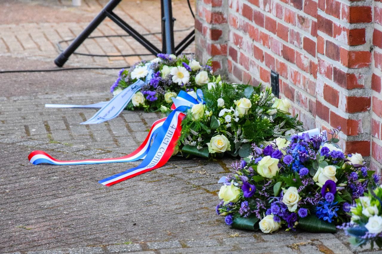 Westerkwartier herdenkt op 4 mei: stille tochten, kransleggingen en toespraken door de hele gemeente
