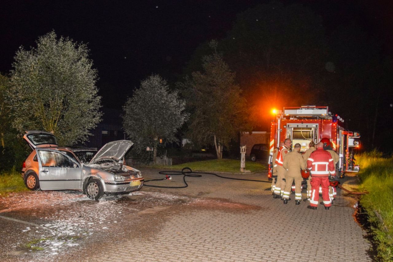 54-jarige vrouw aangehouden wegens brandstichting bij twee auto’s