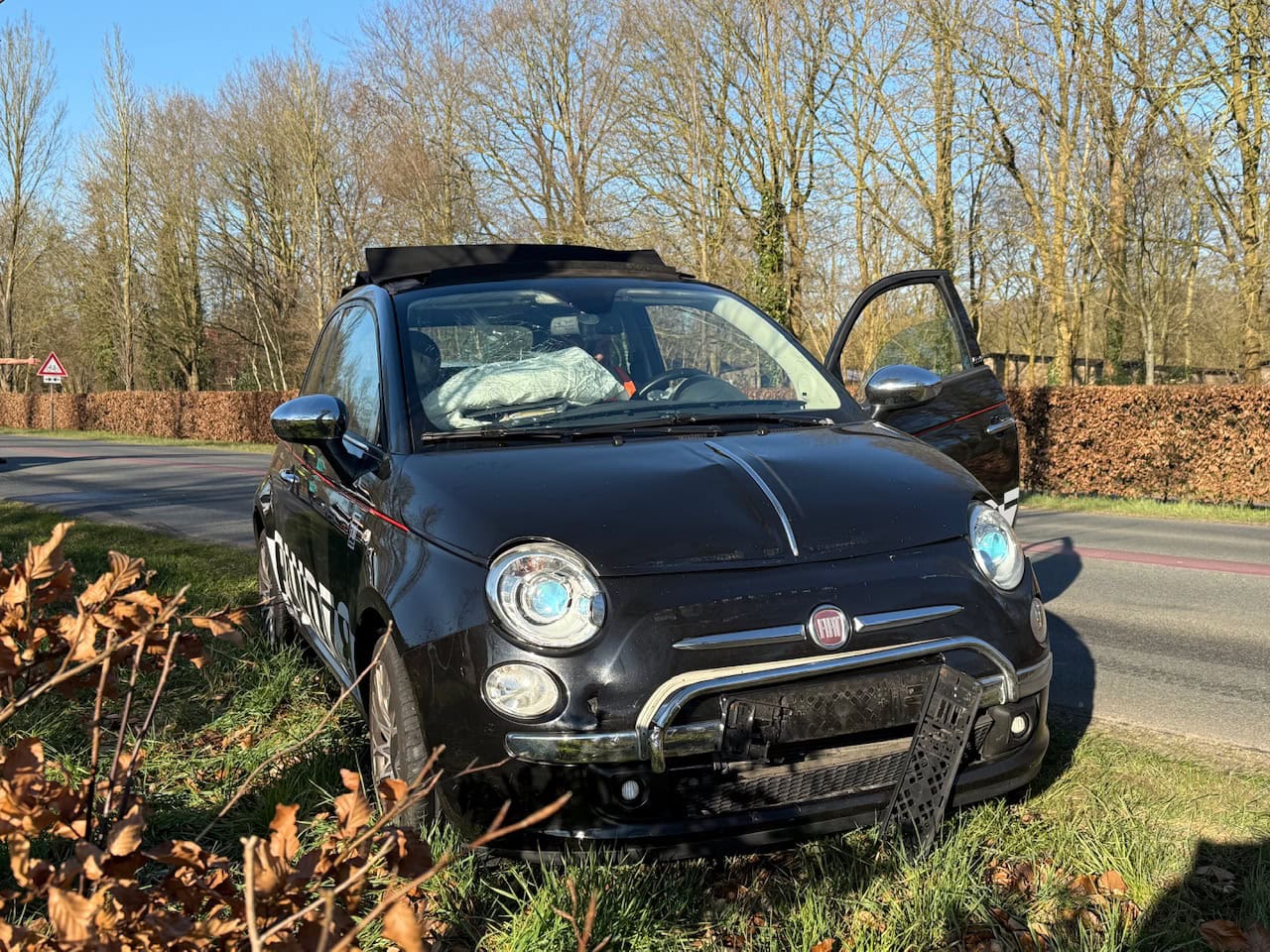 Kop-staart botsing op de Midwolderweg in Leek; één voertuig afgesleept