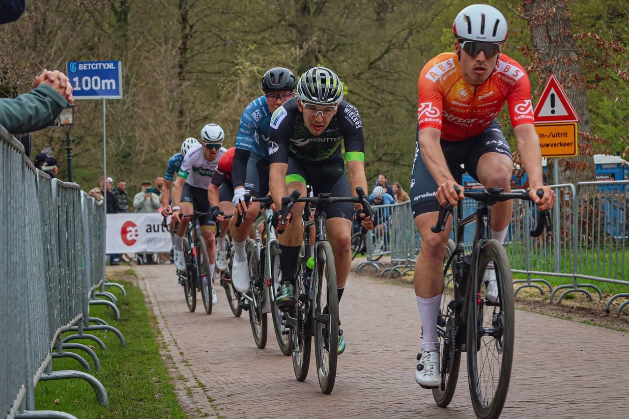 Paaszondag 5 april: vrouwen en mannen rijden tweede editie Omloop van Leek