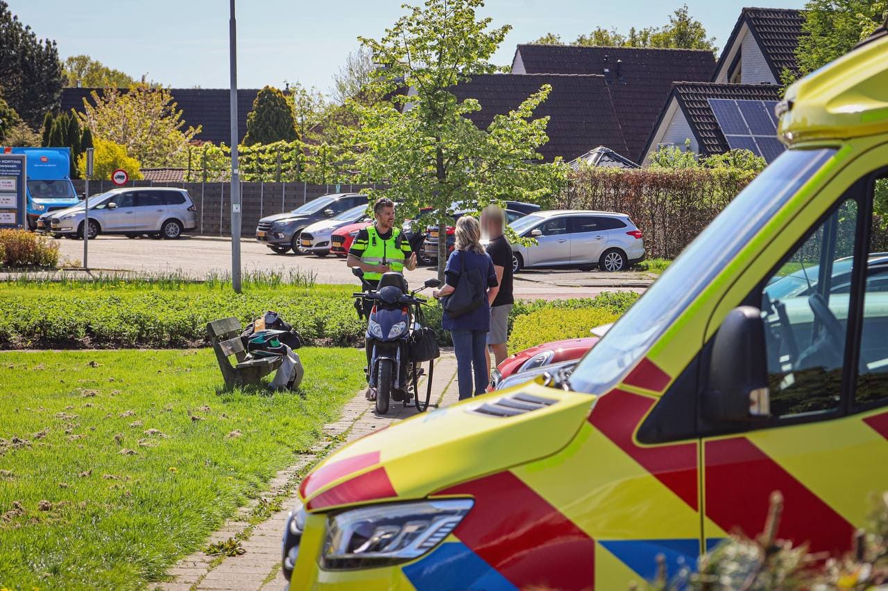 Persoon raakt gewond bij aanrijding op rotonde Oldebertweg en Auwemalaan in Tolbert