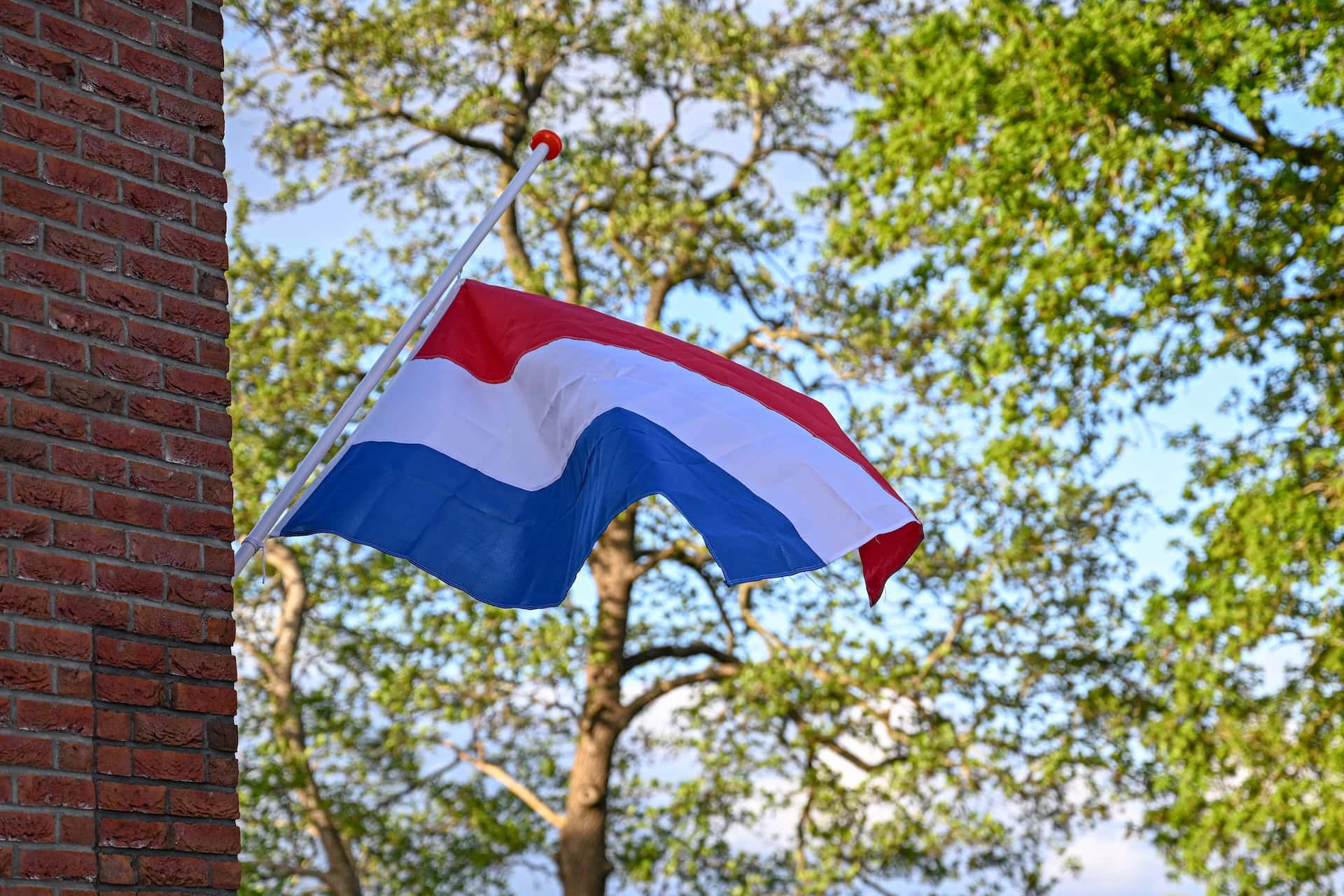 Frisse maar droge Koningsdag in aantocht: zon en wolken wisselen elkaar af