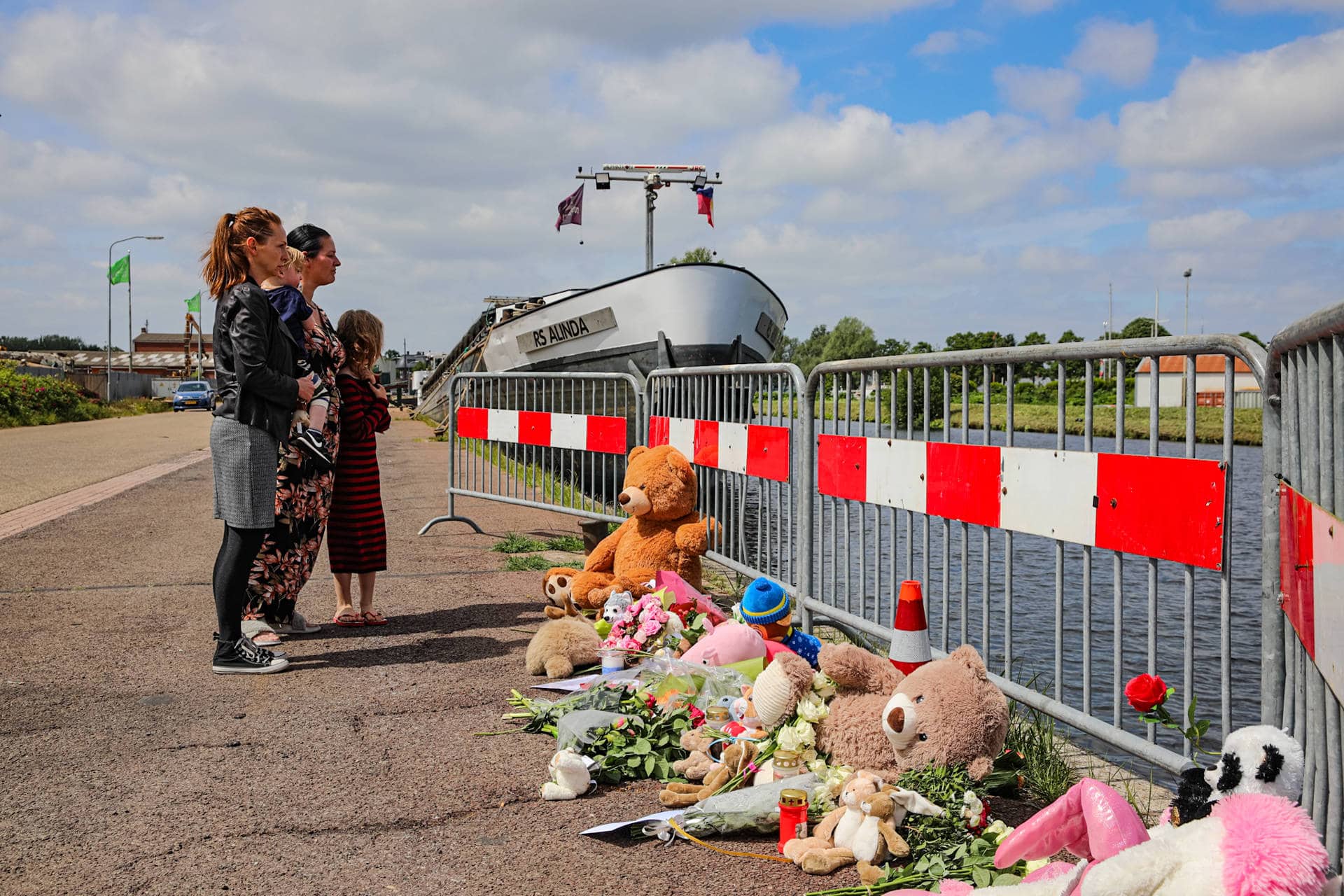 AMBER ALERT ingetrokken na vondst overleden Jeffrey (10), Emma (8) en verdachte vader in auto in kan