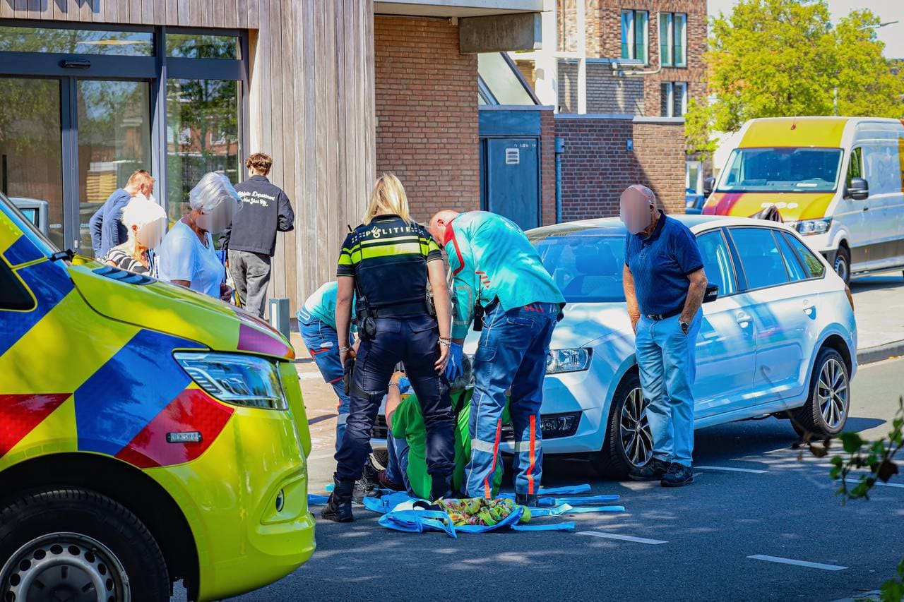 Voetganger gewond bij aanrijding met automobilist achter de Liekeblom in Leek