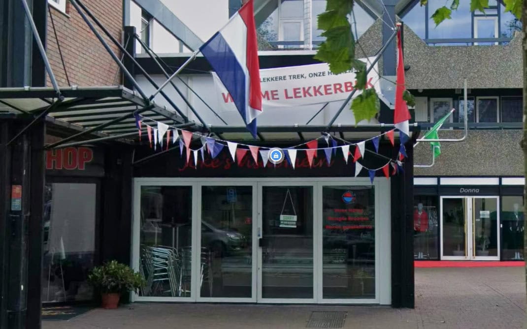 Inbraak bij viswinkel in centrum Leek; voordeur geforceerd en geld weggenomen