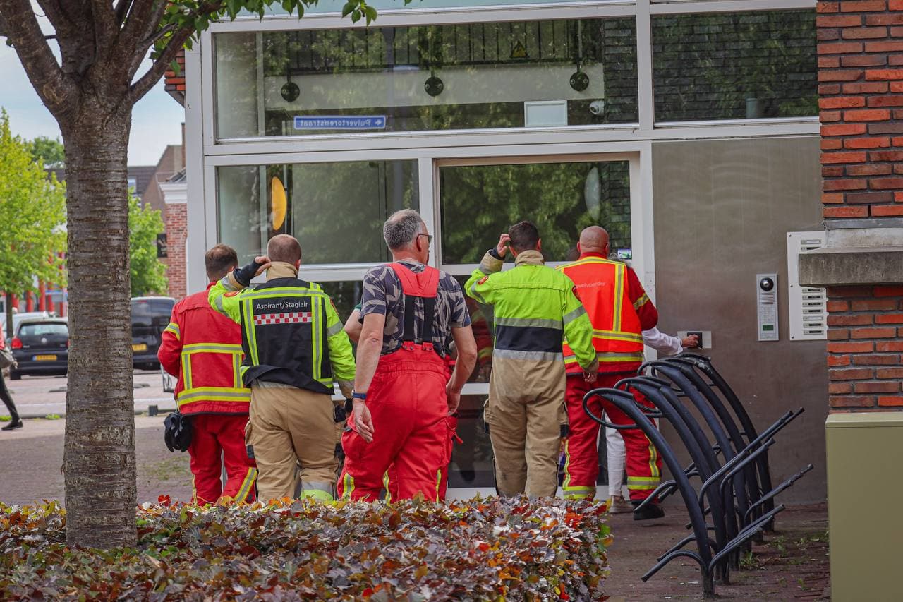 Opnieuw problemen met lift in Vaandragerflat Leek waarbij bewoners opgesloten raken