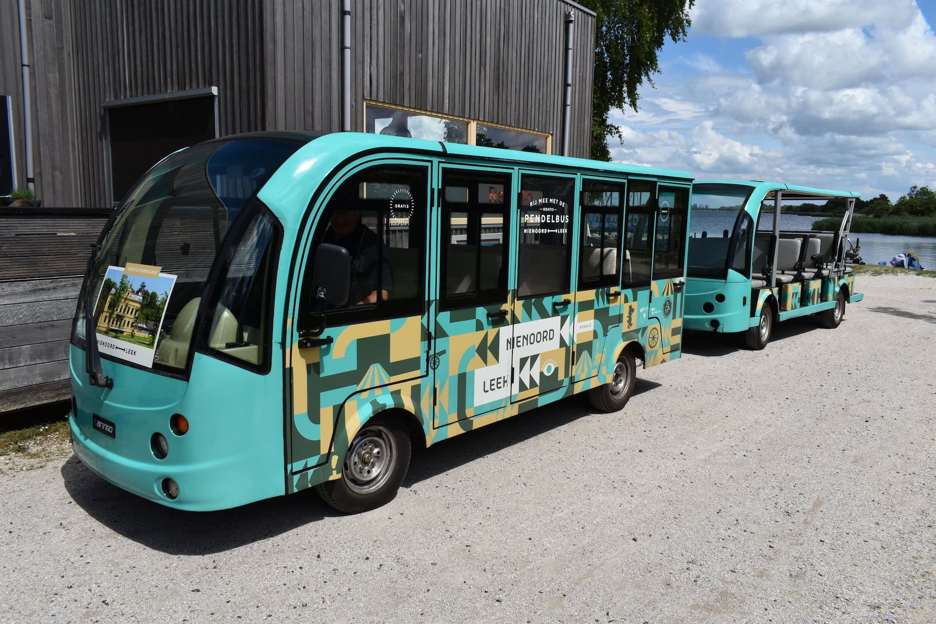 Gratis elektrische pendelbus rijdt deze zomer tussen Nienoord, centrum Leek en Leekstermeer