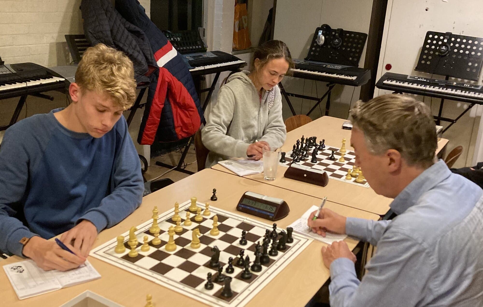 Tobias van Essen verslaat koploper in derde ronde interne competitie