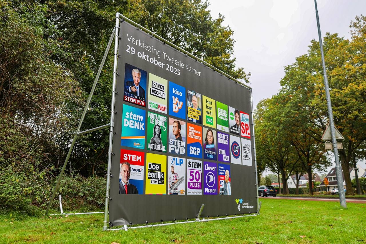 Westerkwartier vervangt houten verkiezingsborden door moderne spandoeken