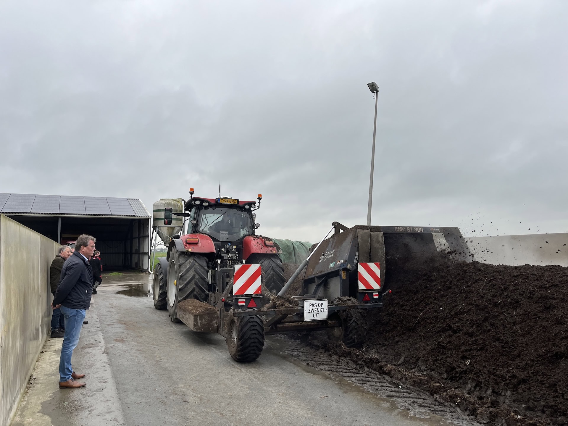 Bermgras krijgt tweede leven als compost bij de boer