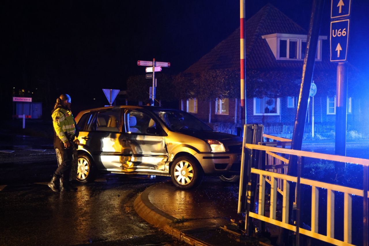 Auto’s botsen op Westerzand in Sebaldeburen