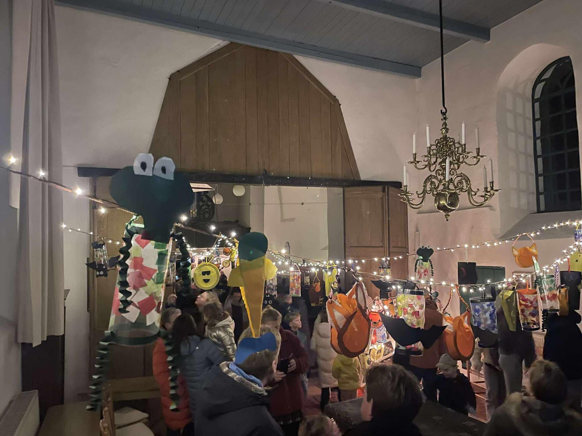 Lampiontentoonstelling OBS de Beelen in kerk Tolbert