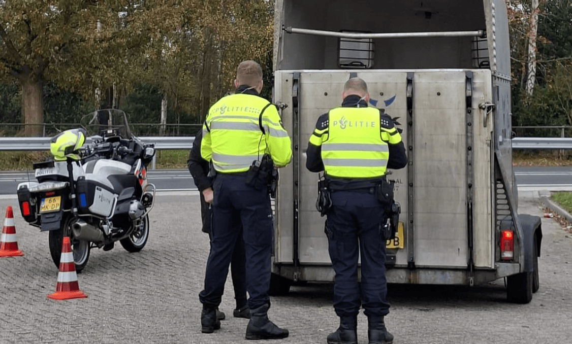 Politie schrijft 35 boetes uit tijdens verkeerscontrole in Leek en Opende