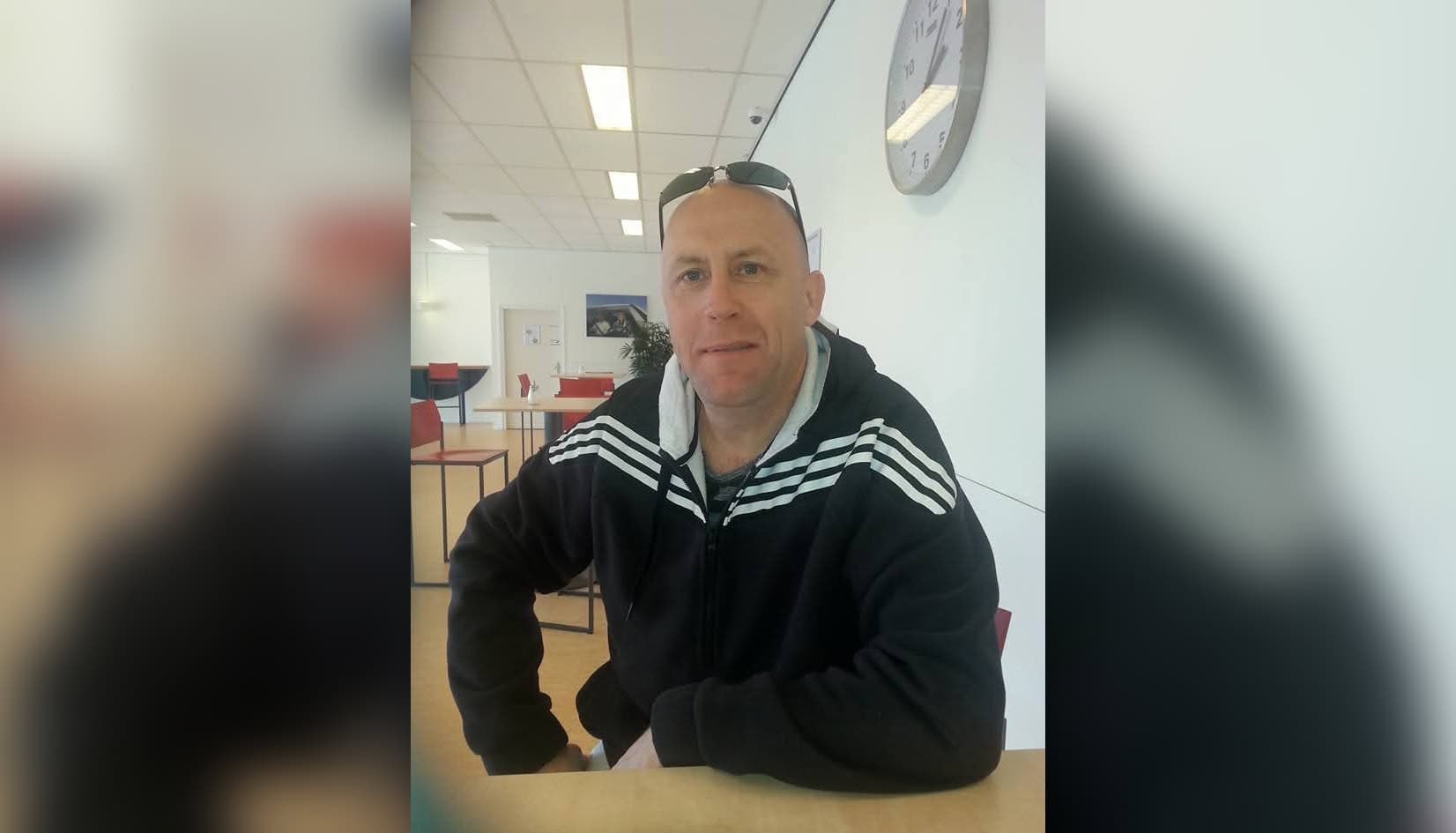 Harry Zwiers verricht loting Leekster Voetbalgala